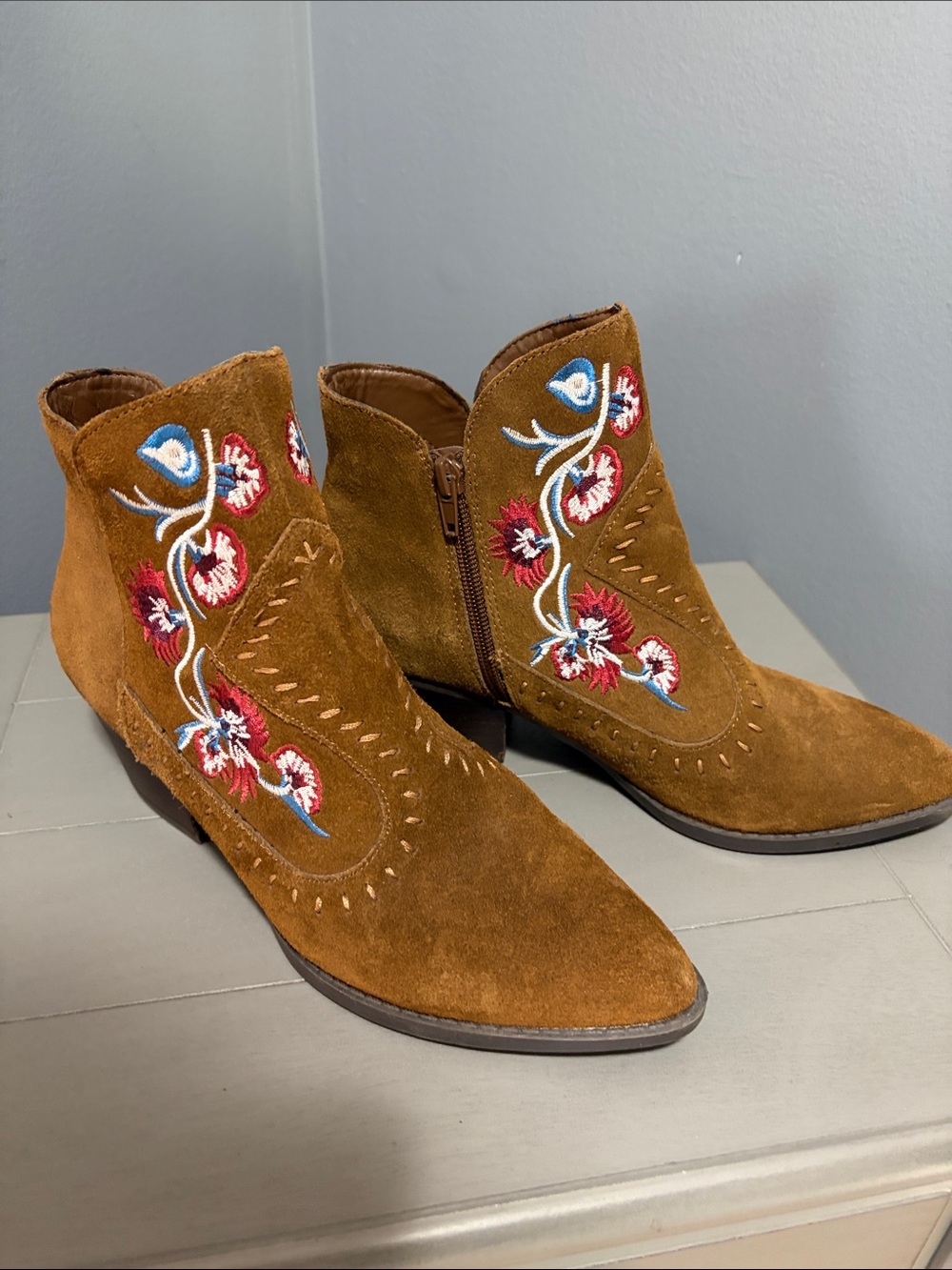 Carlos by Carlos Santana Vivien Embroidered Floral Suede Western Ankle Boots 8M